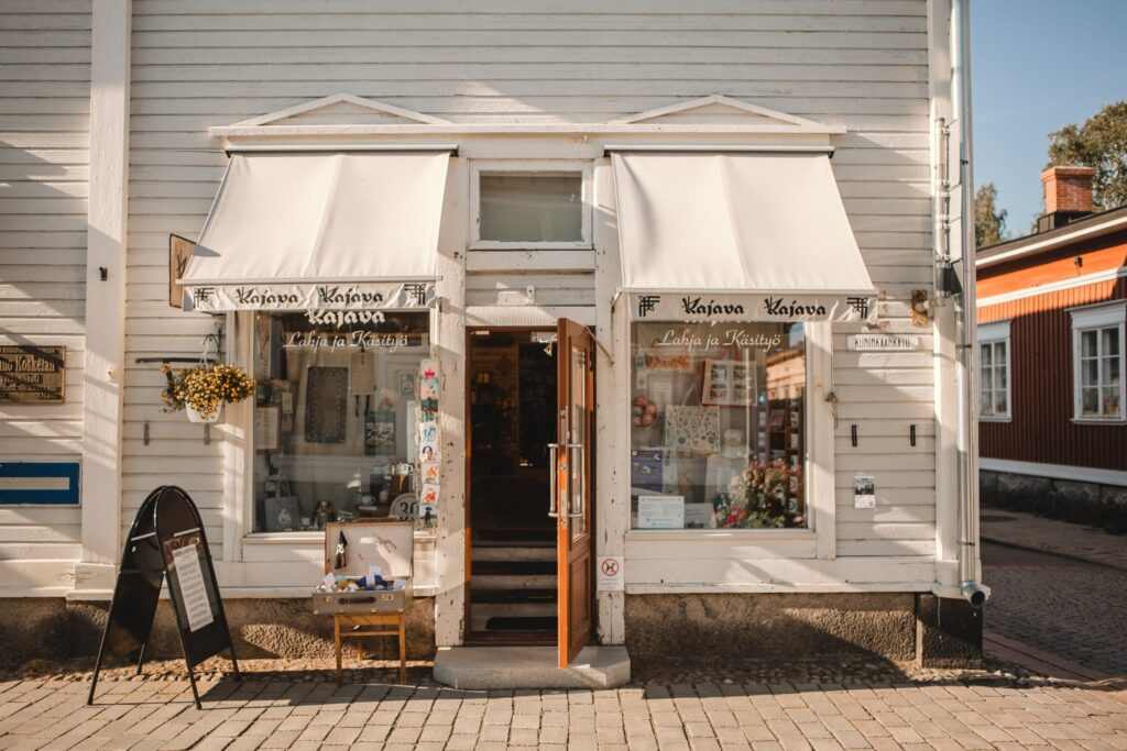 Kuva Kajavan liikkeestä kadulta.