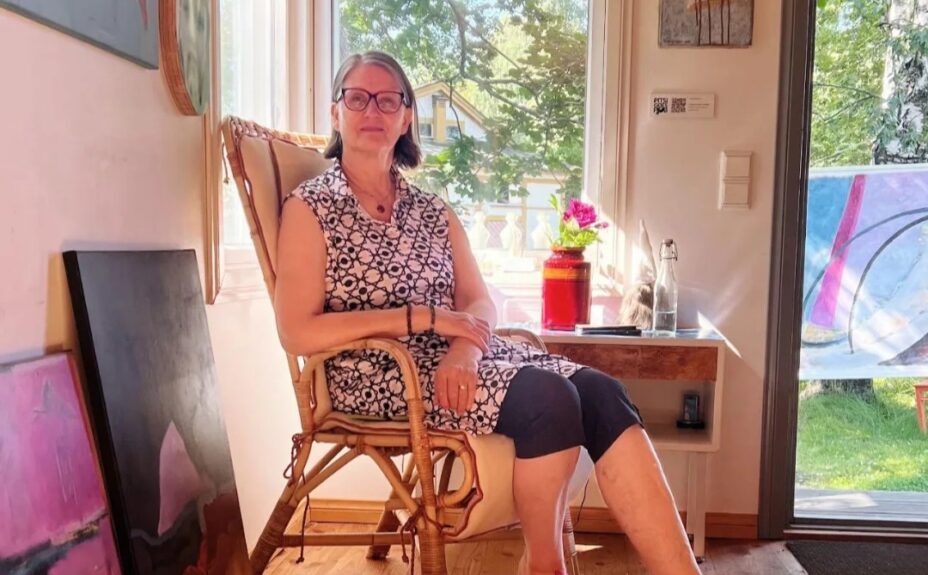 Artist Hulda Leifsdottir's herself sitting in her atelier.