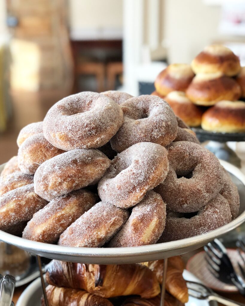 Wanhan Rauman Kaffebarin munkit.