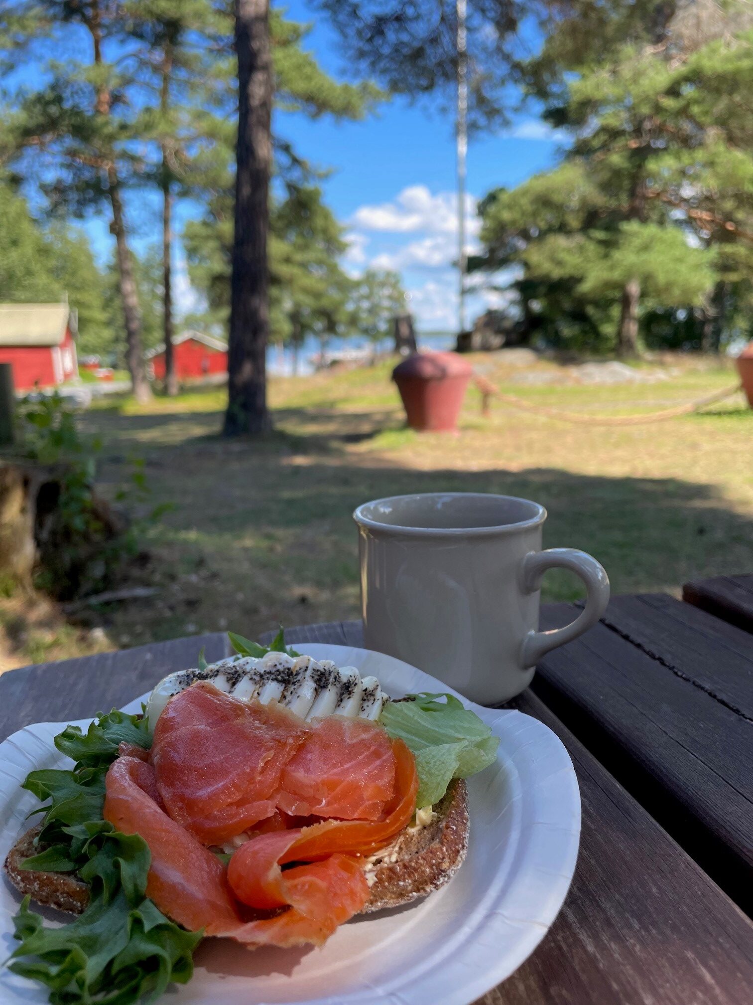 Wanhan kasarmin kesäkahvila Kuuskajaskarissa
