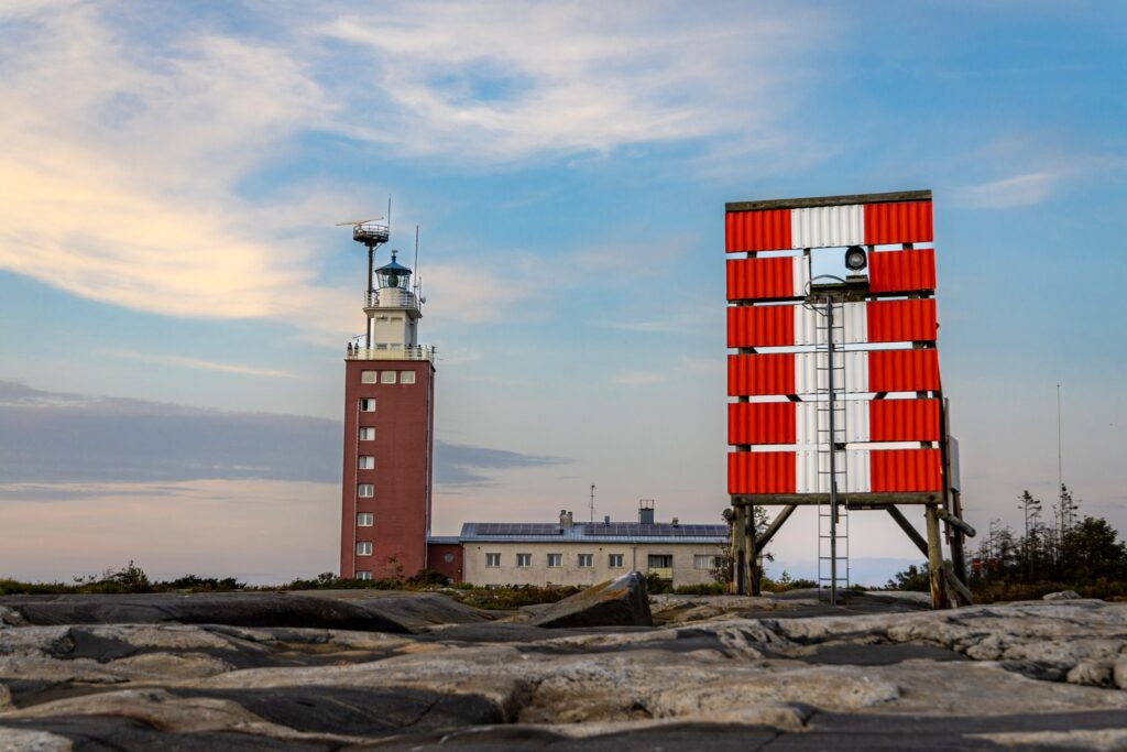 Kylmäpihlajan majakka saari.