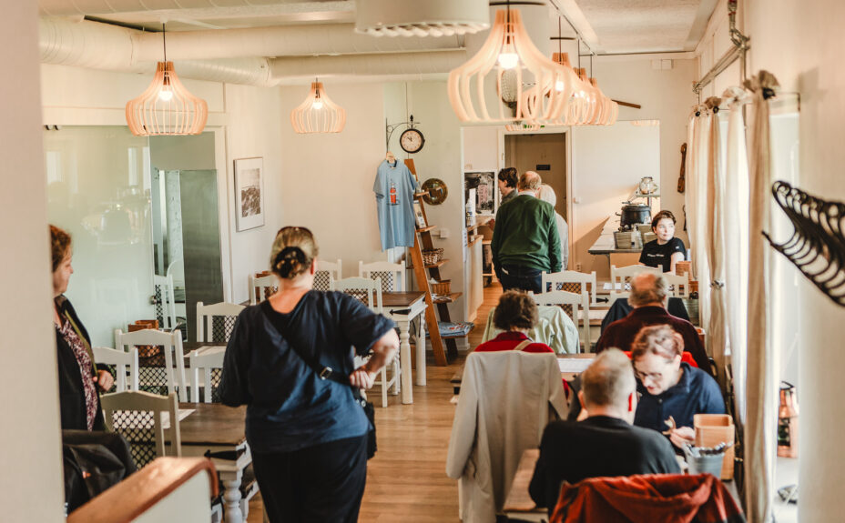 People in Kylmäpihlaja lighthouse restaurant.