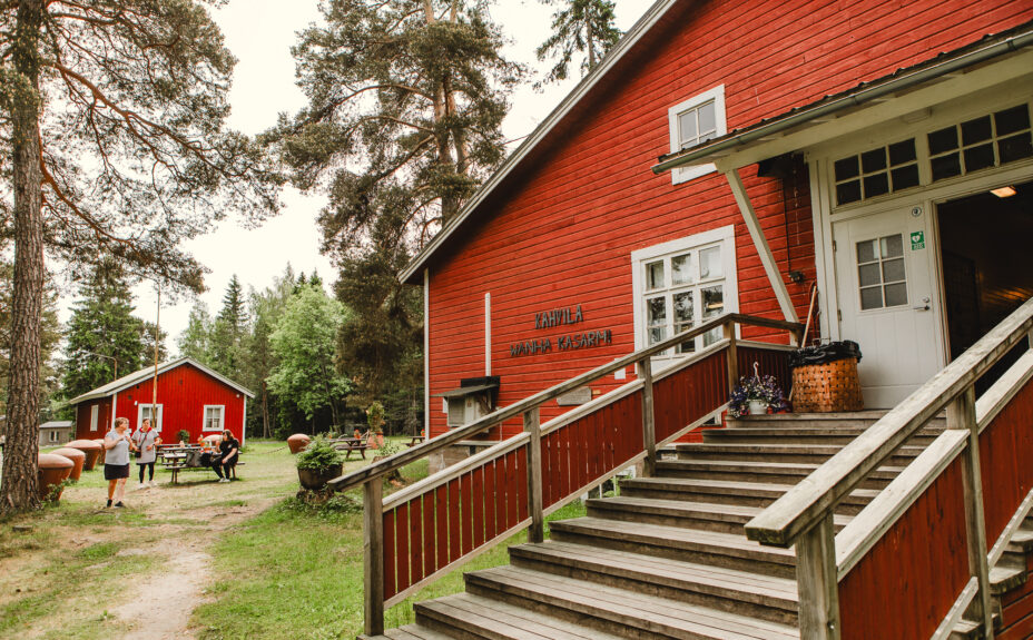 Kahvila Wanha Kasarmi Kuuskajaskarissa.