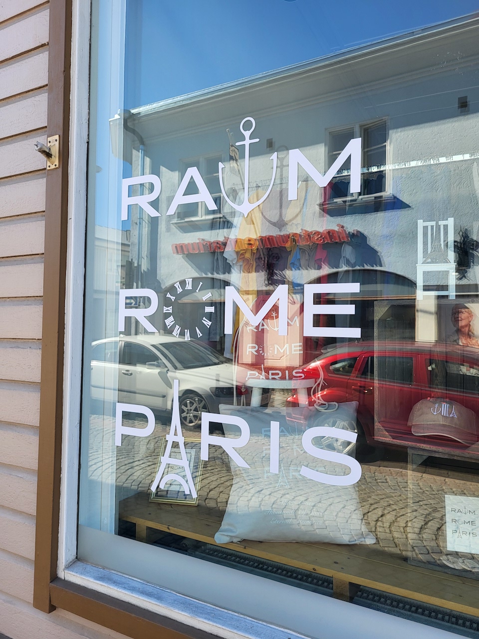 Näyteikkuna, Raum Rome Paris
