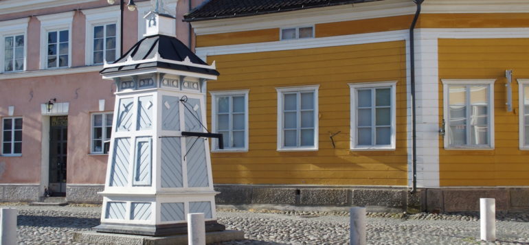 Rauma Art Museum and a well in Hauenguano.